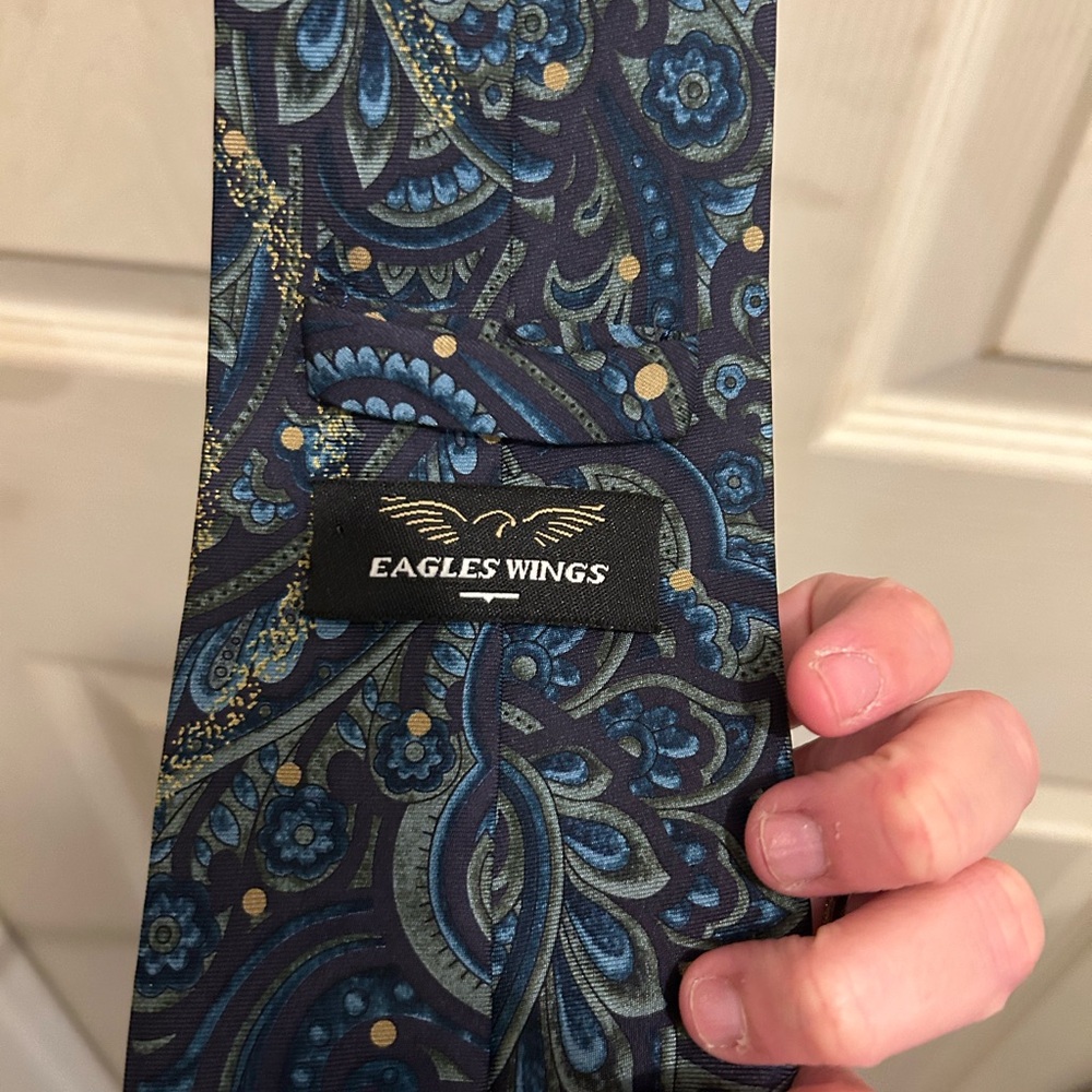 Eagles Wings Three Wise Men Paisley Patterned Tie in Blue and Red - Picture 3 of 6